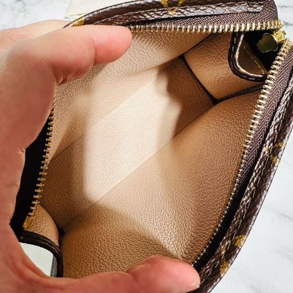 Louis Vuitton Toiletry 15 - Picture 9 of 11